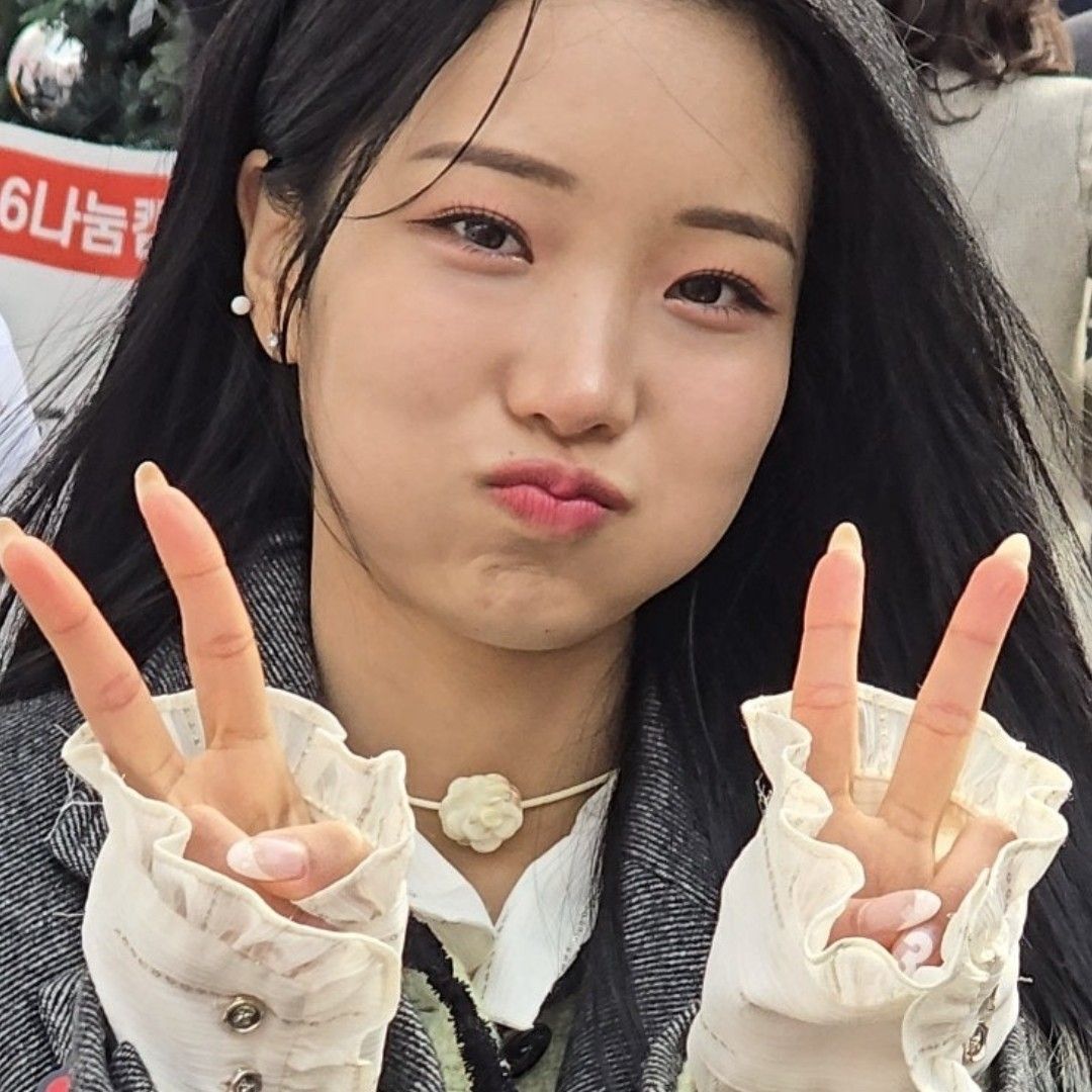 Behind-the-scenes cut of Kim Soyeon (2004)