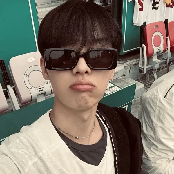 Popular profile image of Choi Hyunwook selected by vote