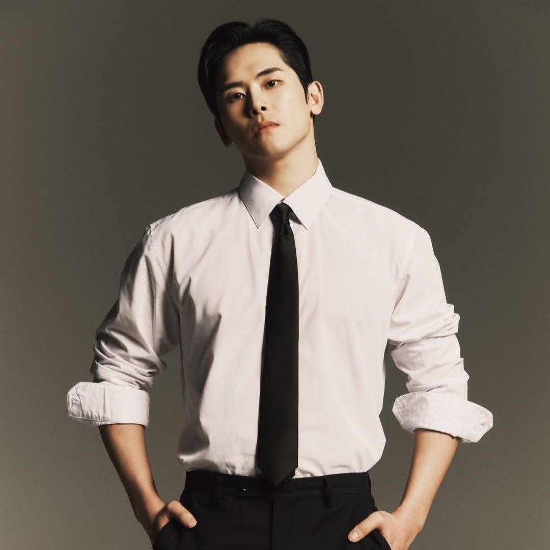 Behind-the-scenes cut of Hoya