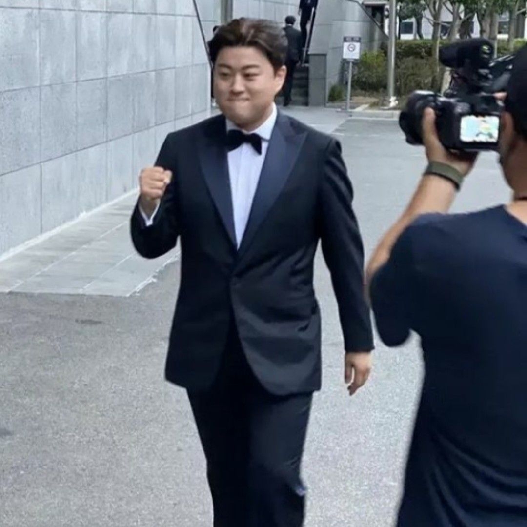 キム・ホジュンのビハインドカット