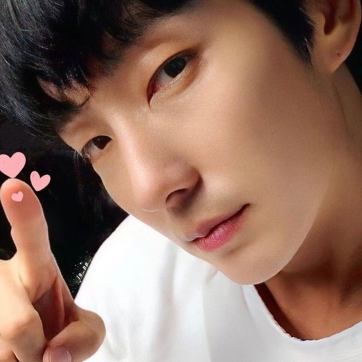 A moment captured by a fan of Lee Joongi