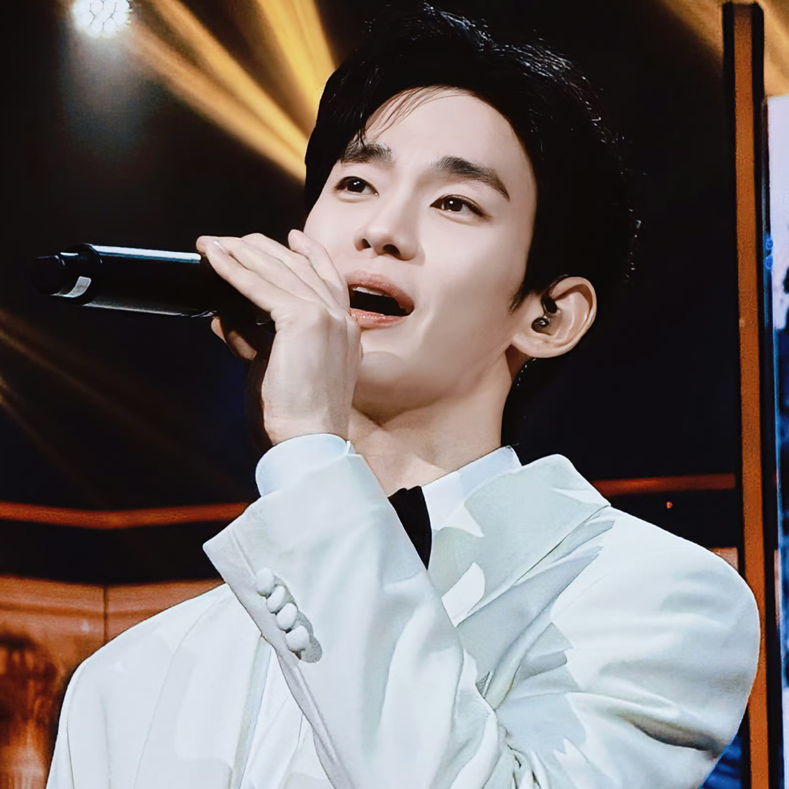 A moment captured by a fan of Kim Soohyun