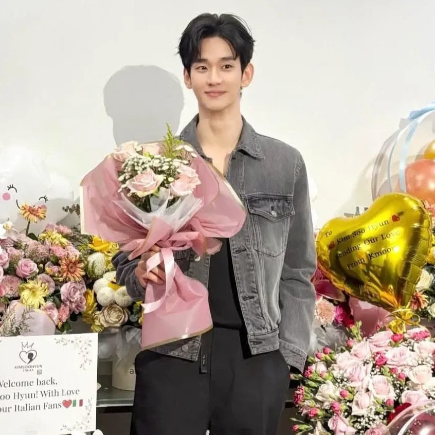 A moment captured by a fan of Kim Soohyun