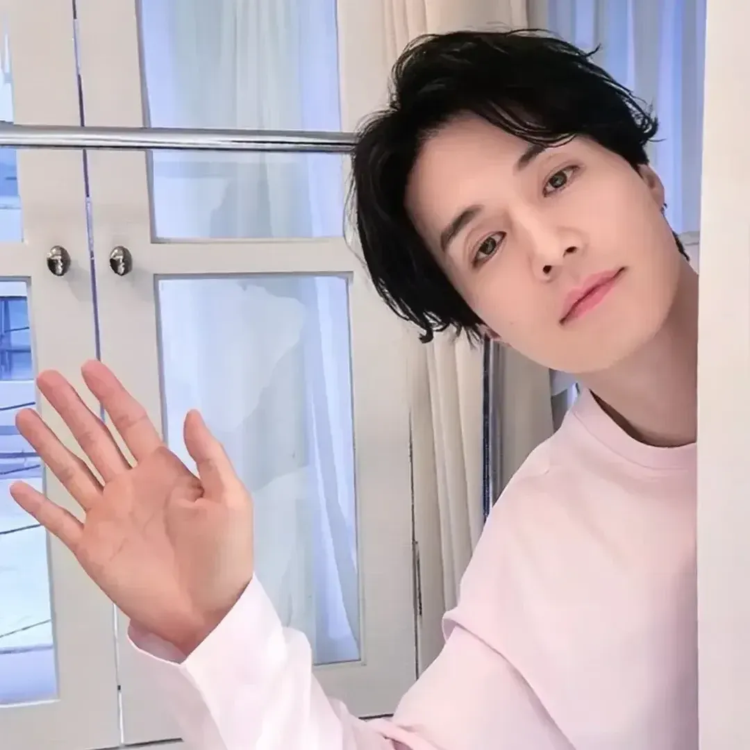 Behind-the-scenes cut of Lee Dongwook