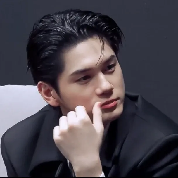 Foto terbaru dari Ong Seongwu