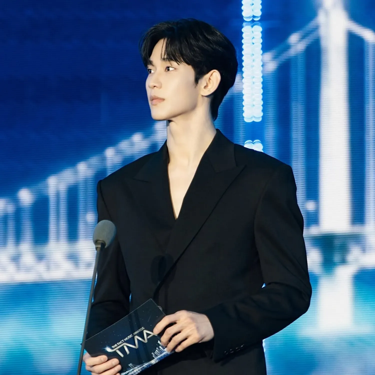 Behind-the-scenes cut of Kim Soohyun