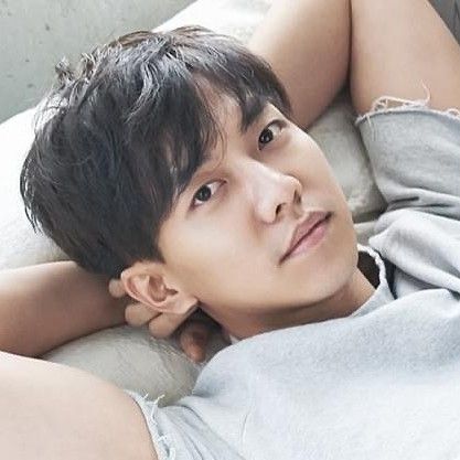 Foto terbaru dari Lee Seunggi