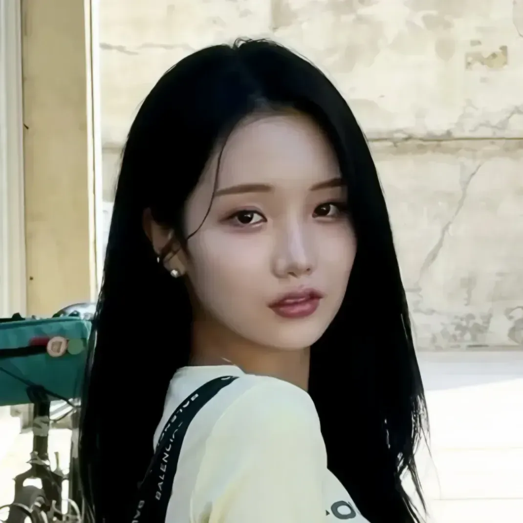 Recent activity shot of Kim Soyeon (2004)