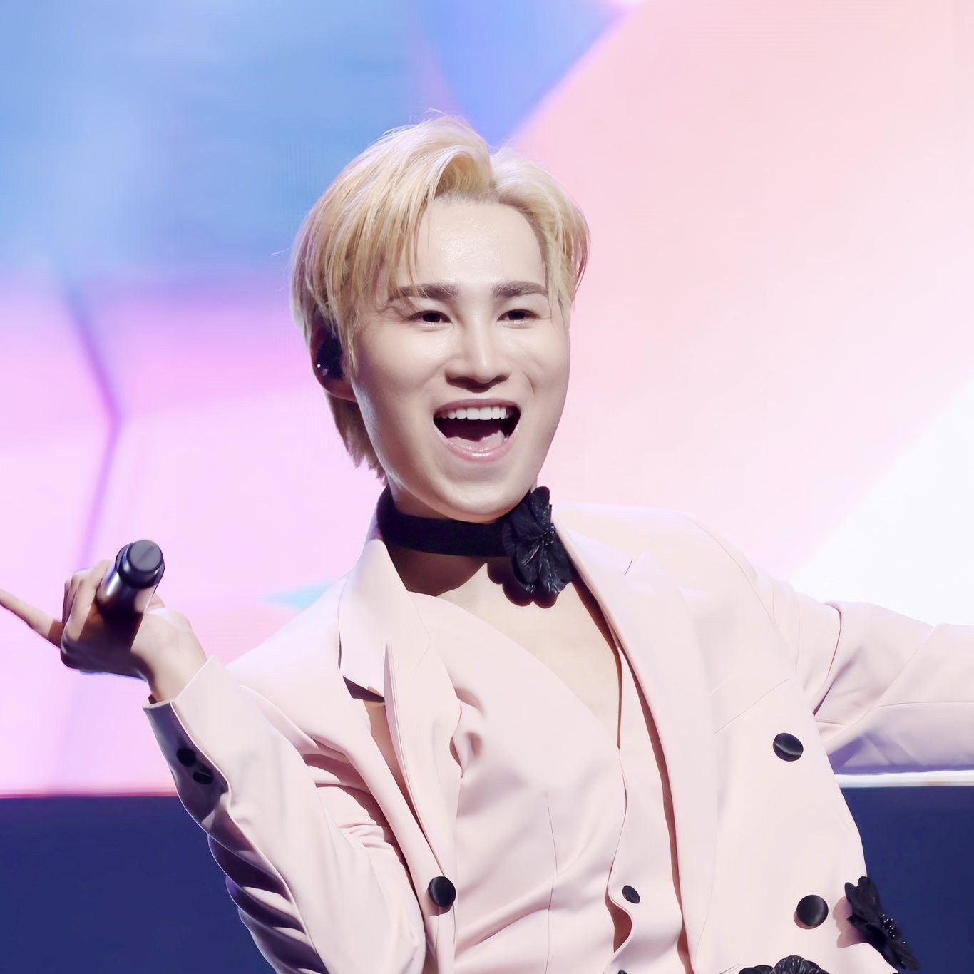 粉丝拍下的金熙栽瞬间