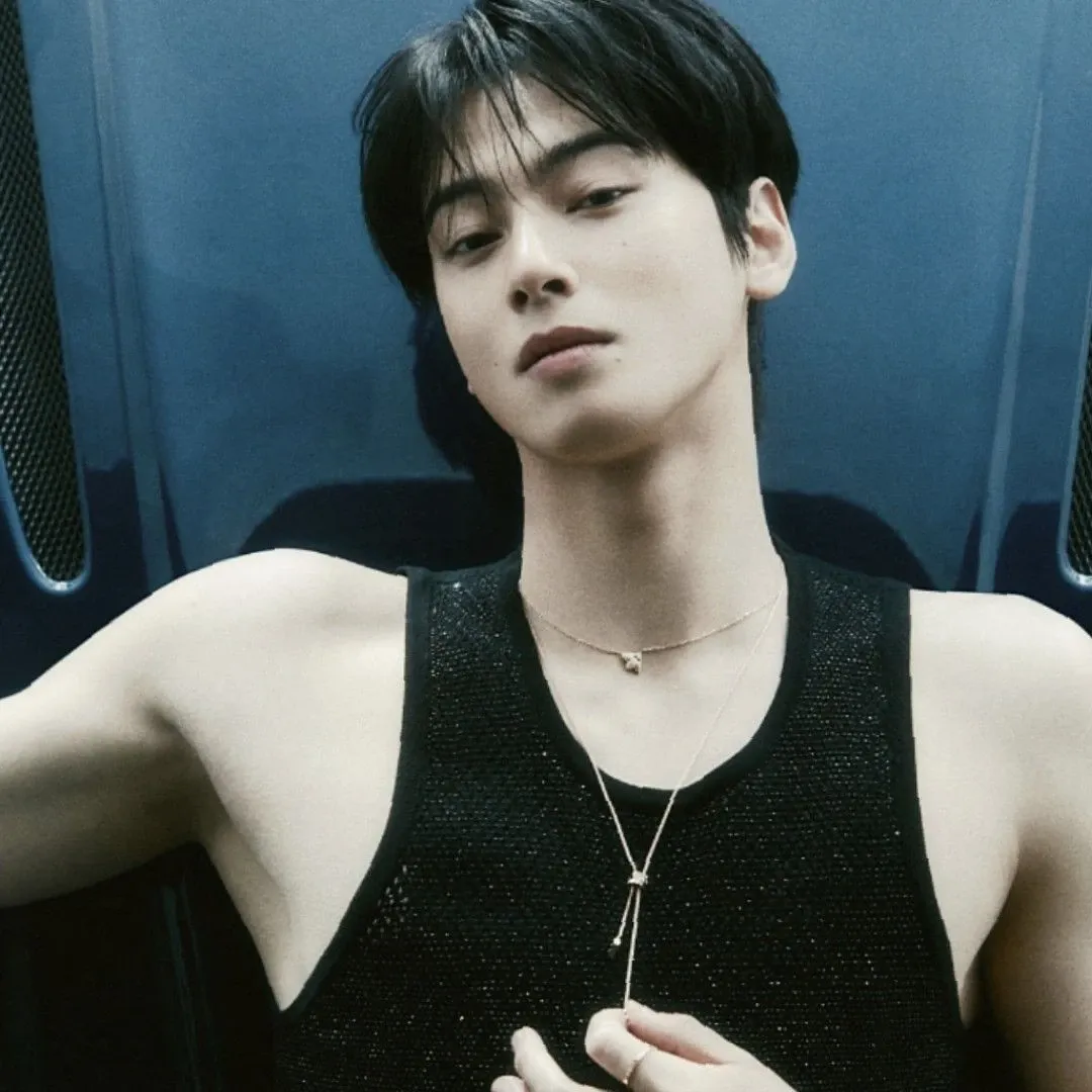 Recent activity shot of Cha Eunwoo