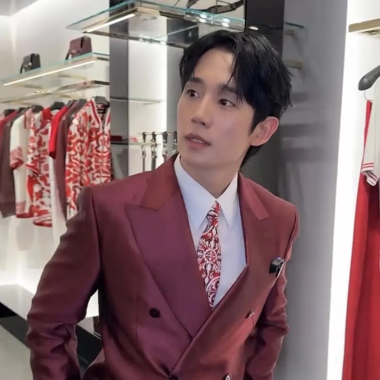 Behind-the-scenes cut of Jung Haein
