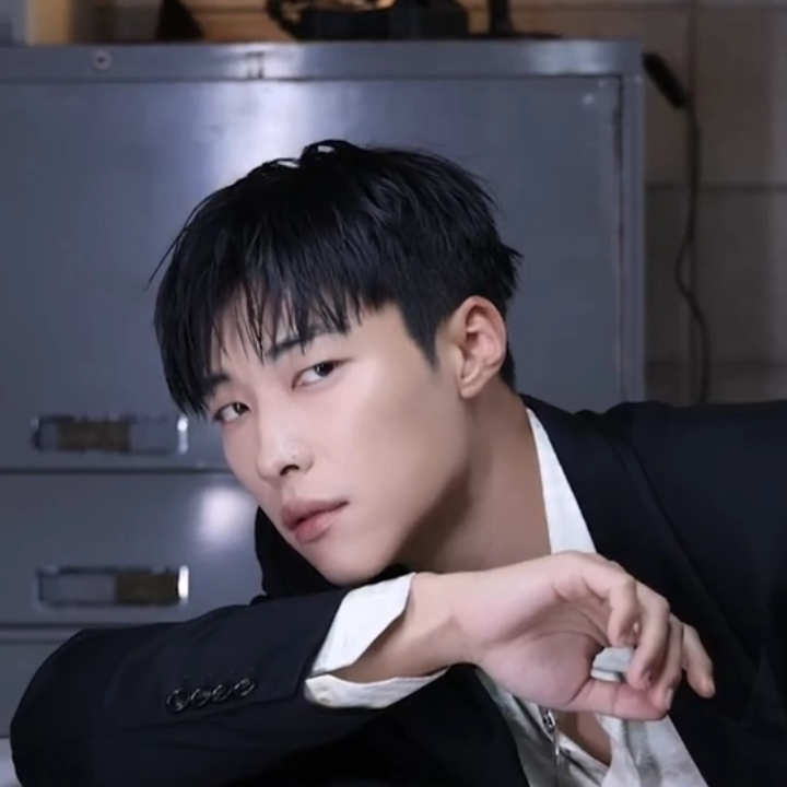 A moment captured by a fan of Woo Dohwan