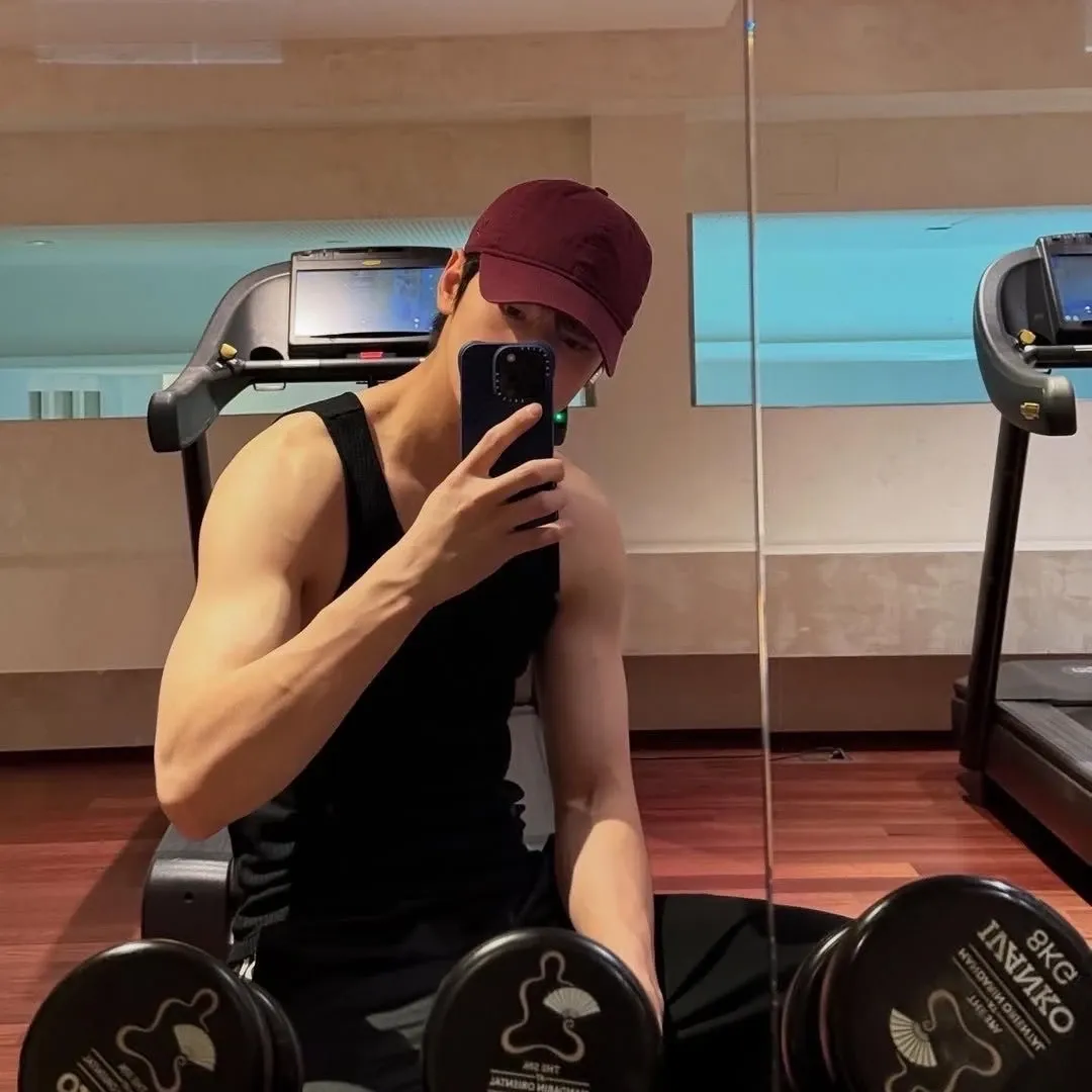 A moment captured by a fan of Cha Eunwoo