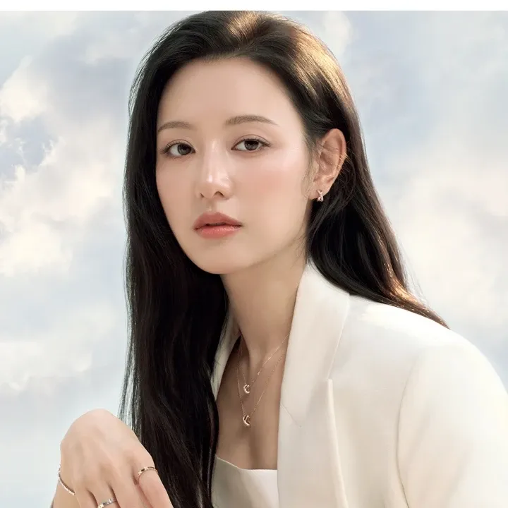 Behind-the-scenes cut of Kim Jiwon