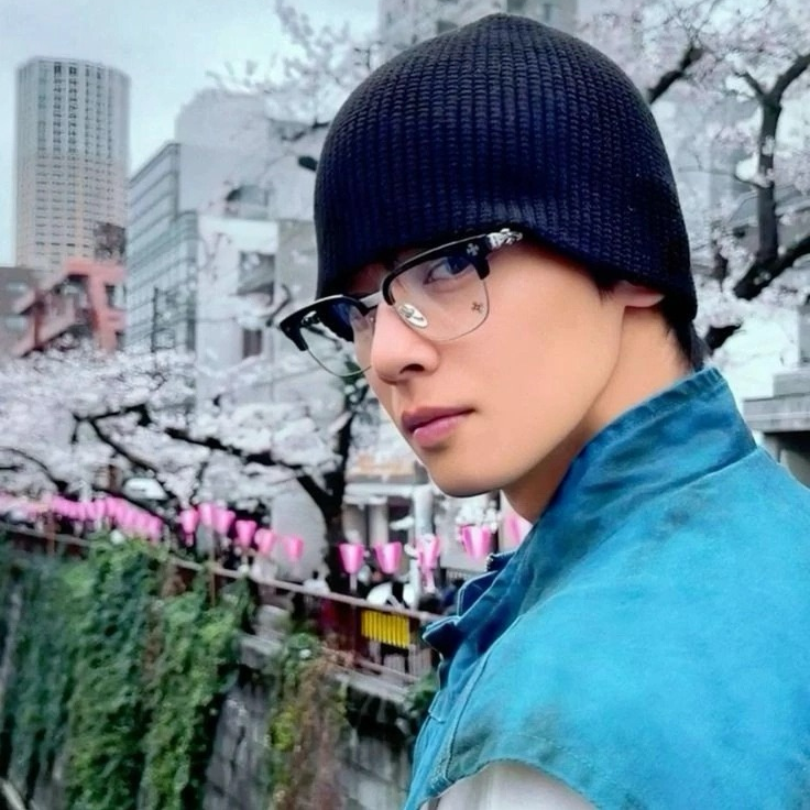 Behind-the-scenes cut of Cha Eunwoo