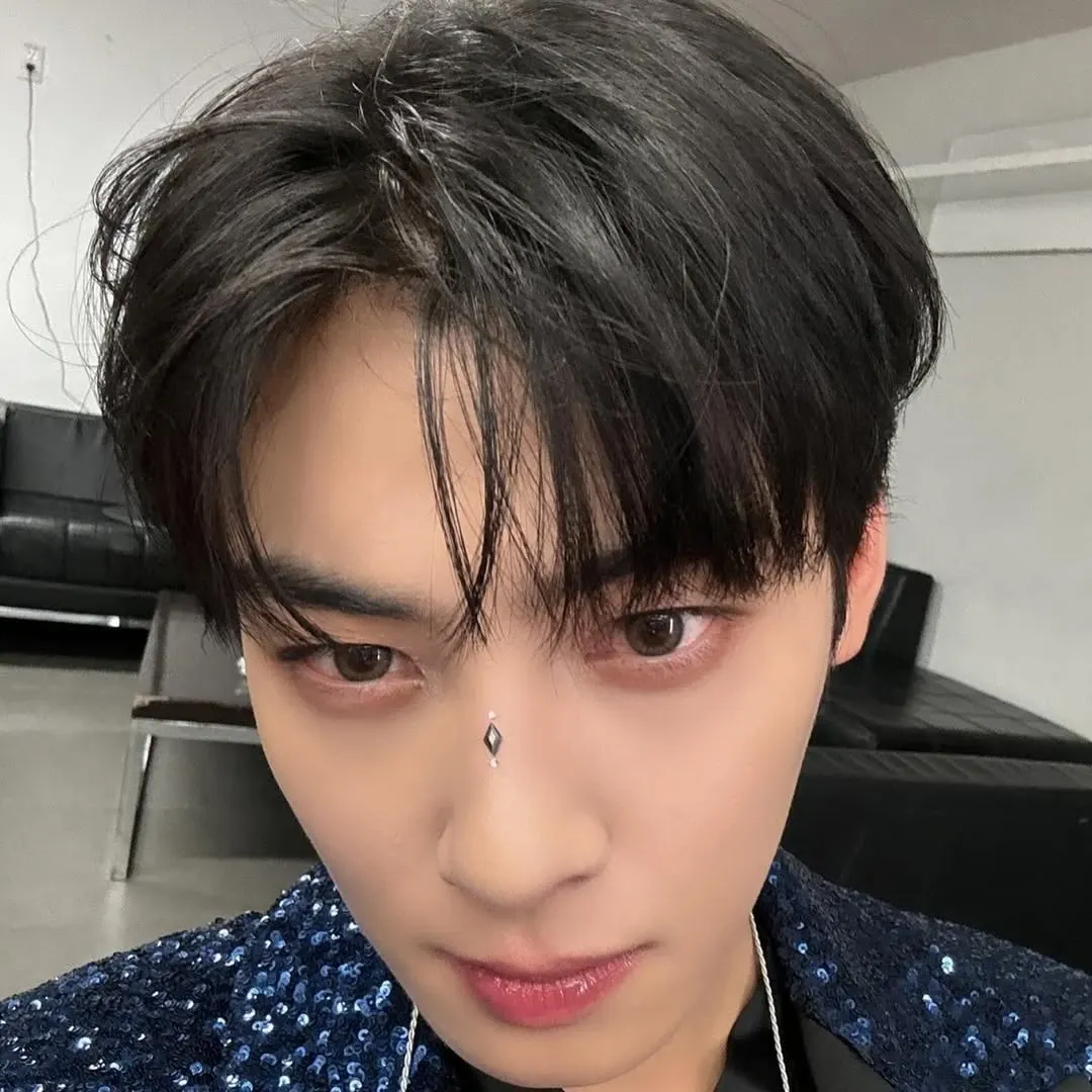 Behind-the-scenes cut of Cha Eunwoo