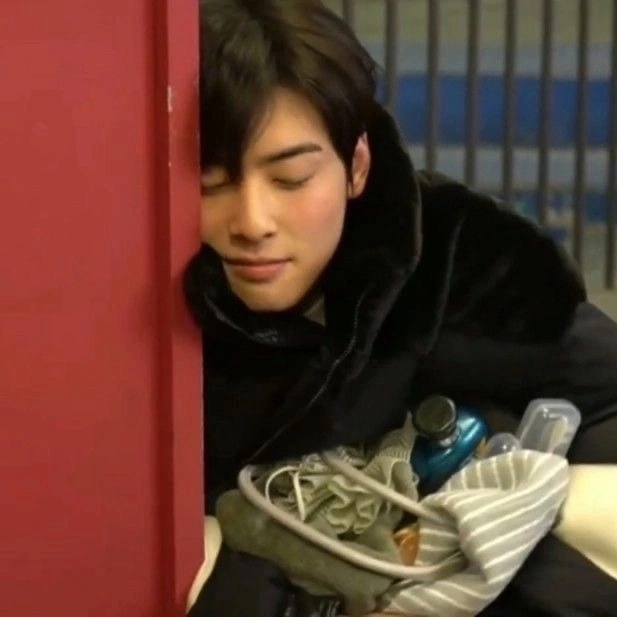 Behind-the-scenes cut of Cha Eunwoo