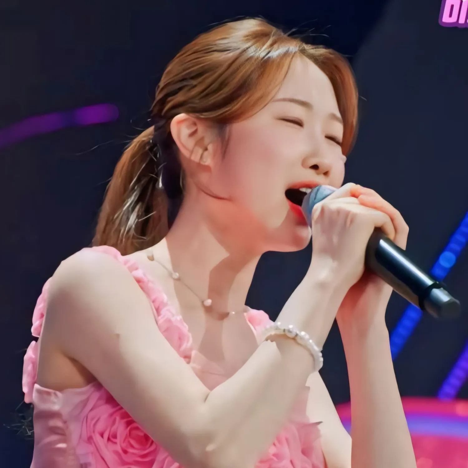 A moment captured by a fan of Jung Seojoo