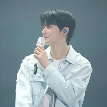 Latest photo of Cha Eunwoo