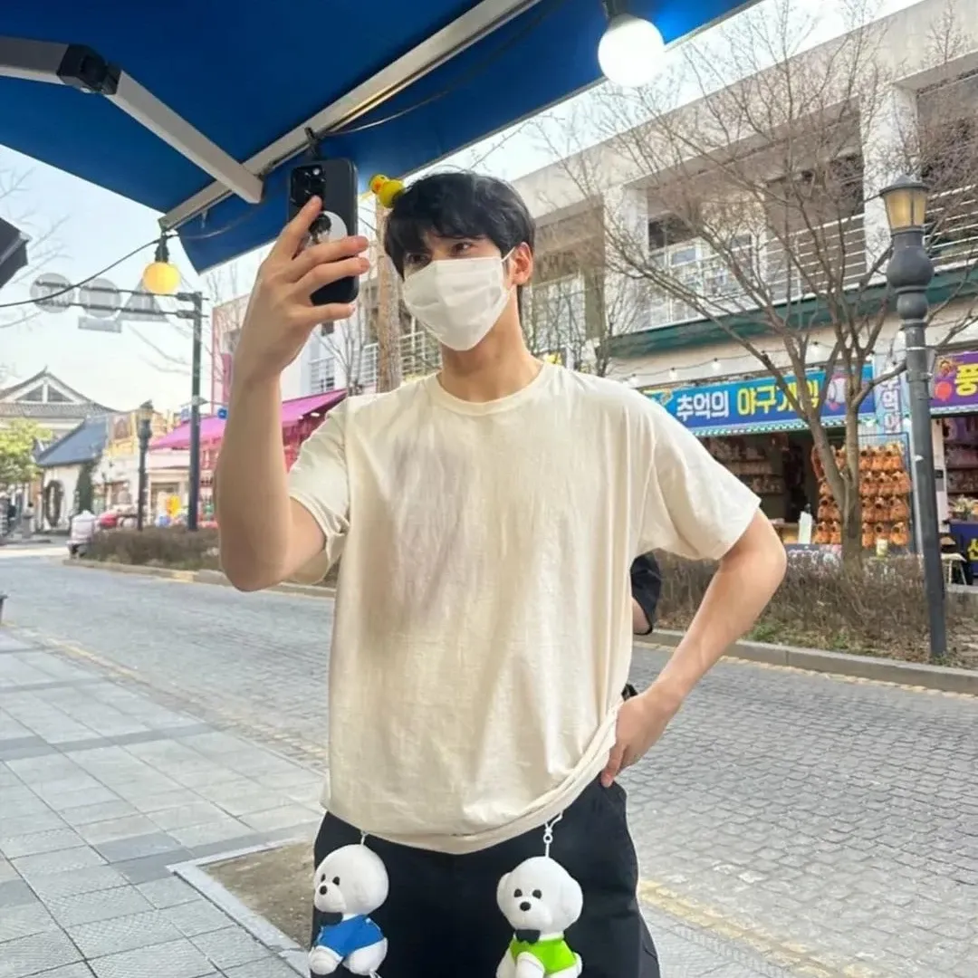 Recent activity shot of Cha Eunwoo