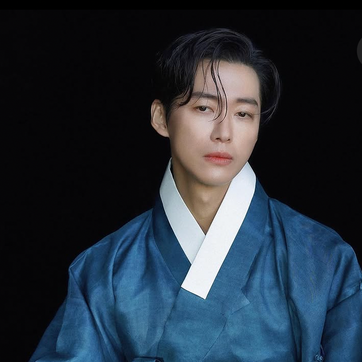 Behind-the-scenes cut of Namkoong Min