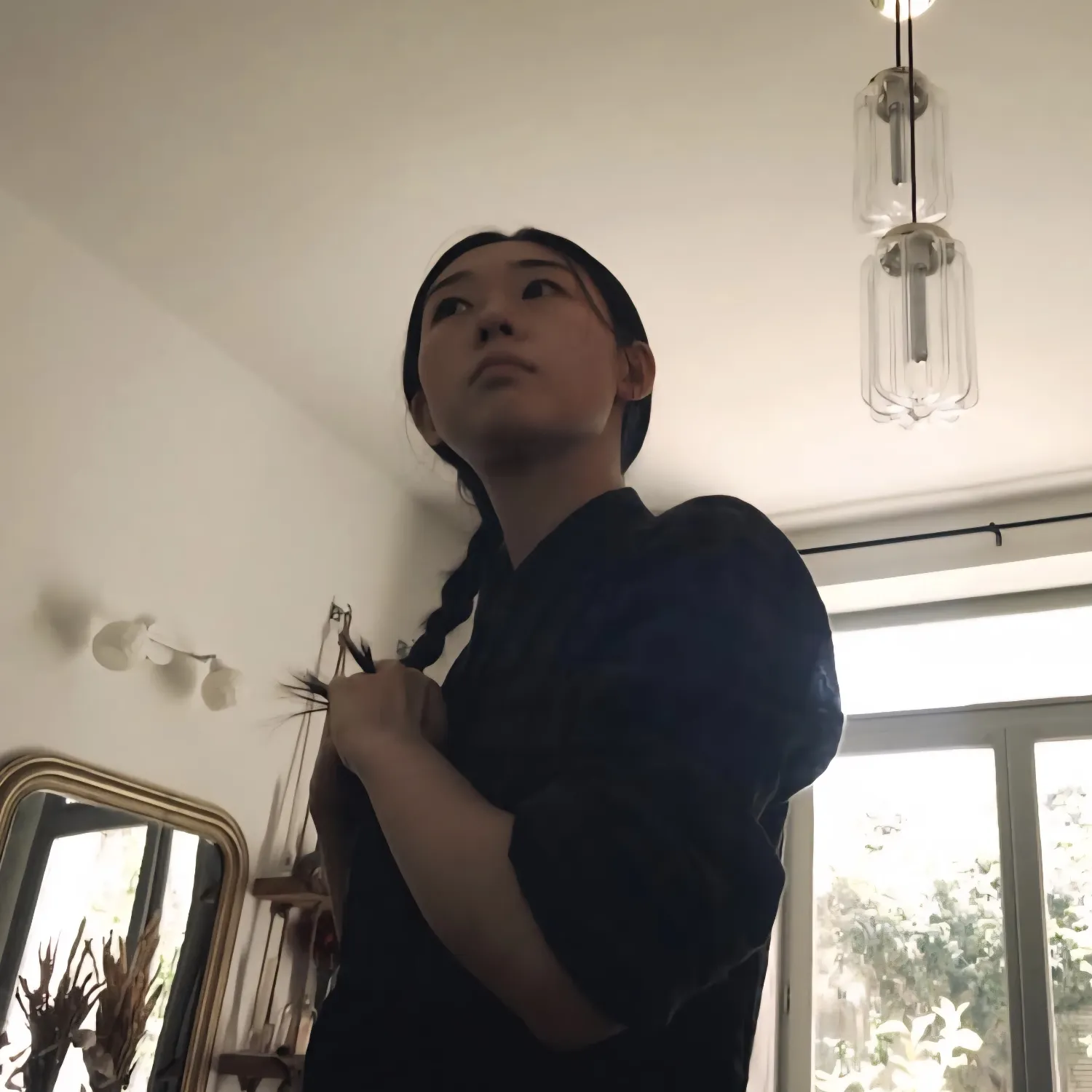 Behind-the-scenes cut of Han Yeji