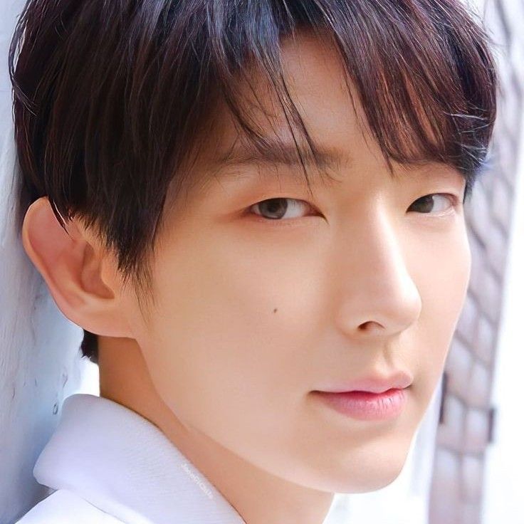 Behind-the-scenes cut of Lee Joongi