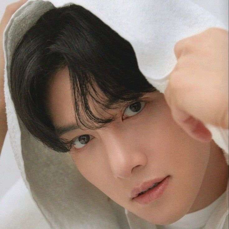 Behind-the-scenes cut of Ji Changwook