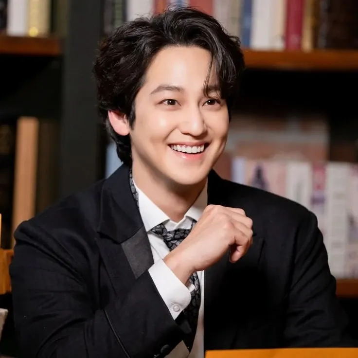 Behind-the-scenes cut of Kim Bum