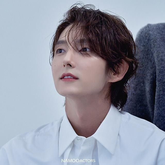 Behind-the-scenes cut of Lee Joongi