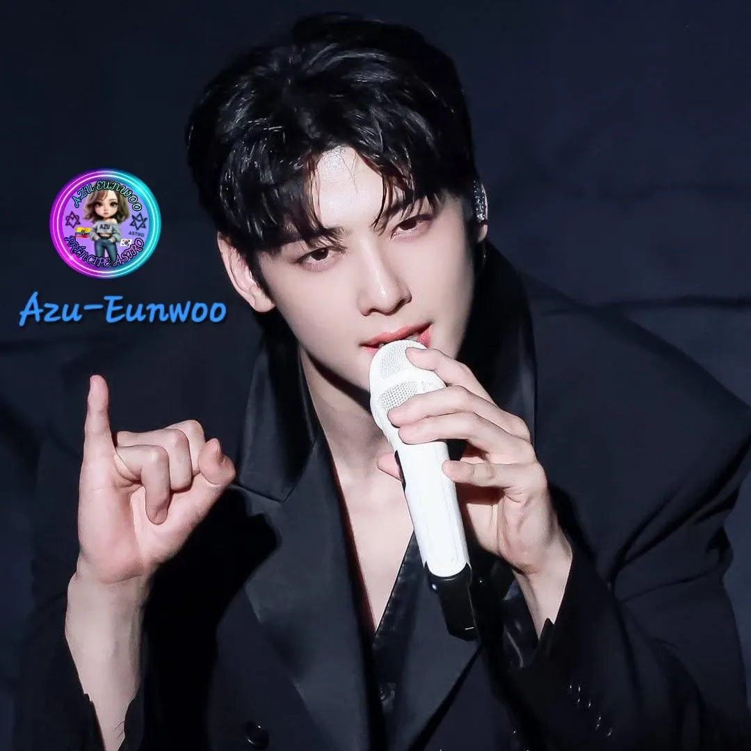 A moment captured by a fan of Cha Eunwoo