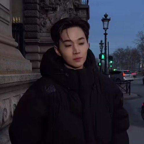 Behind-the-scenes cut of Henry