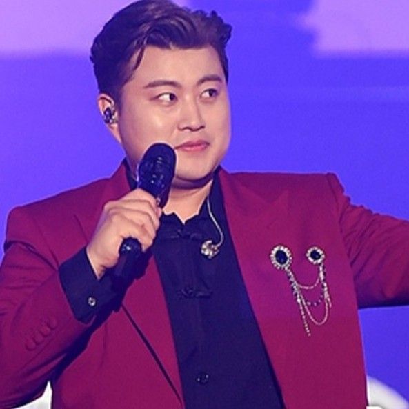 粉絲拍下的金浩中瞬間