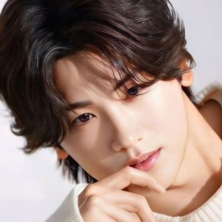 A moment captured by a fan of Park Hyungsik