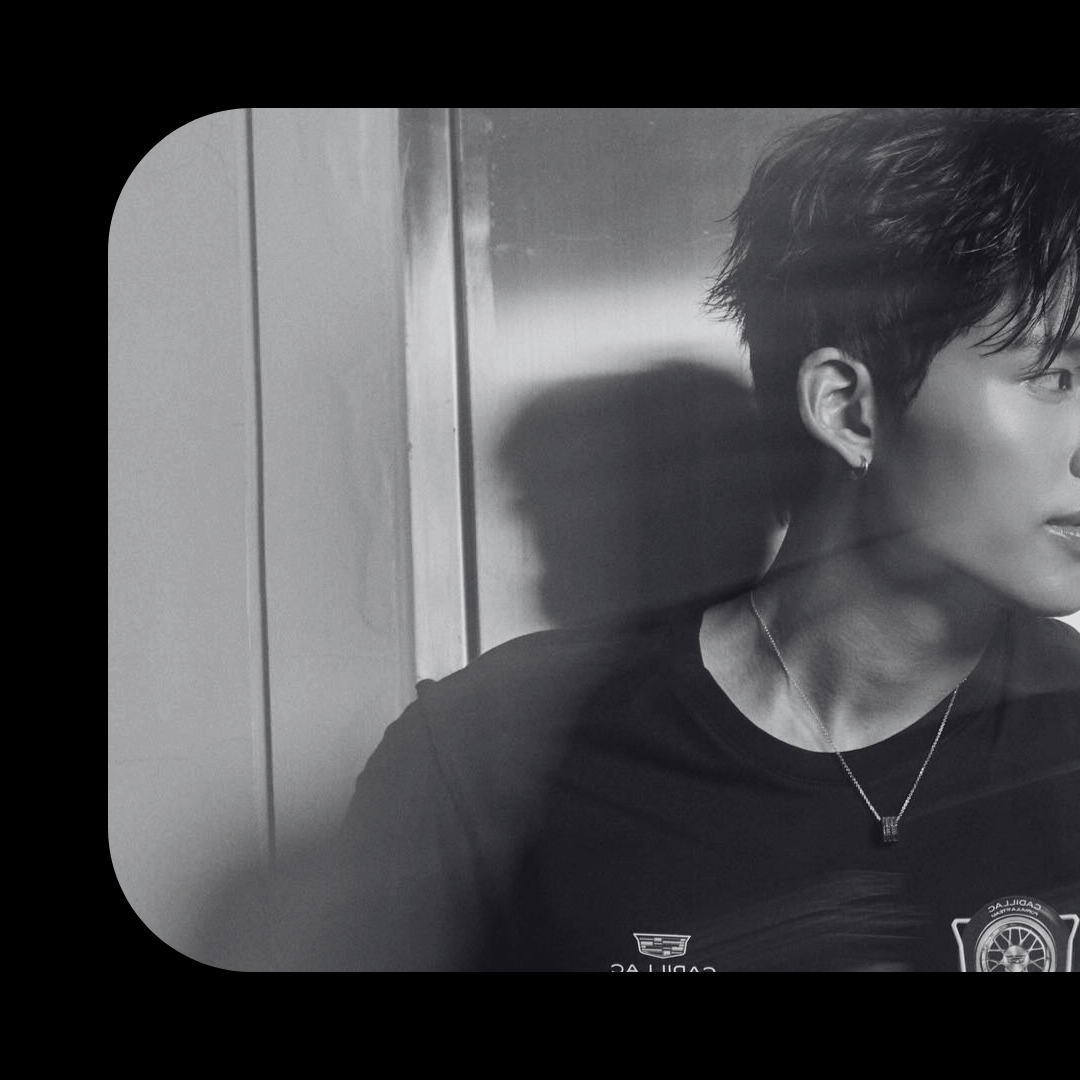 Behind-the-scenes cut of Pond Naravit Lertratkosum