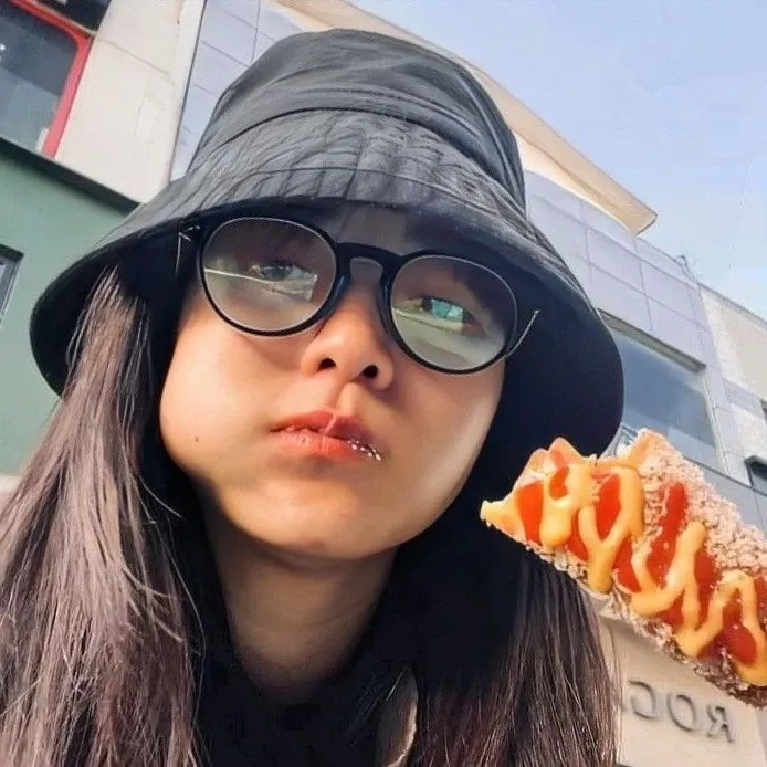 A moment captured by a fan of Kim Taeri