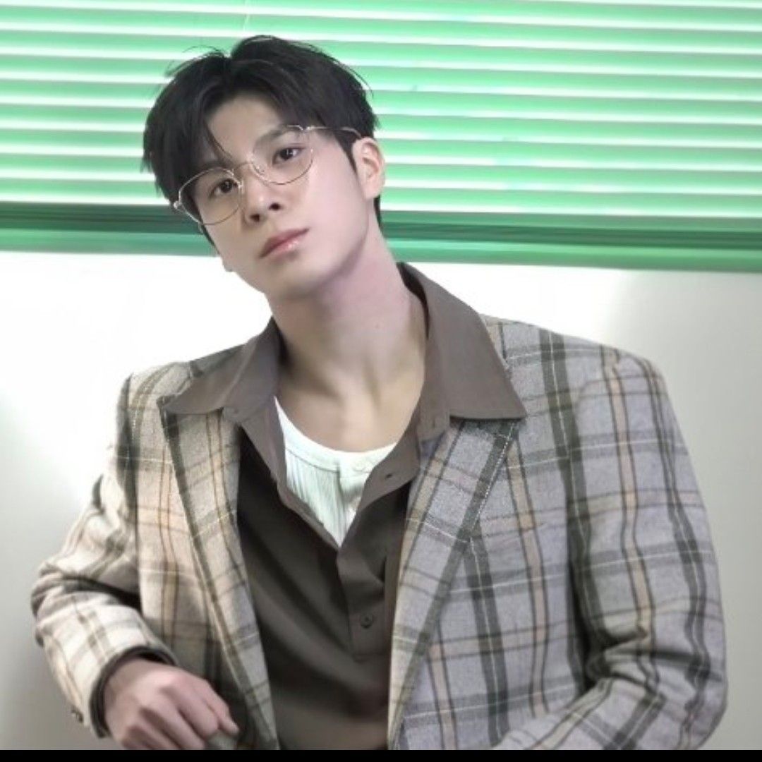 Cuplikan di balik layar dari Jeong Dongwon