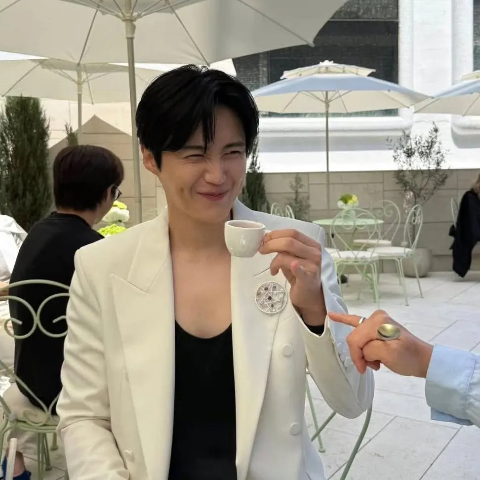 Behind-the-scenes cut of Kim Seonho