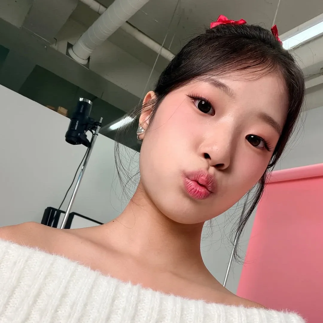 Behind-the-scenes cut of Bin Yeseo