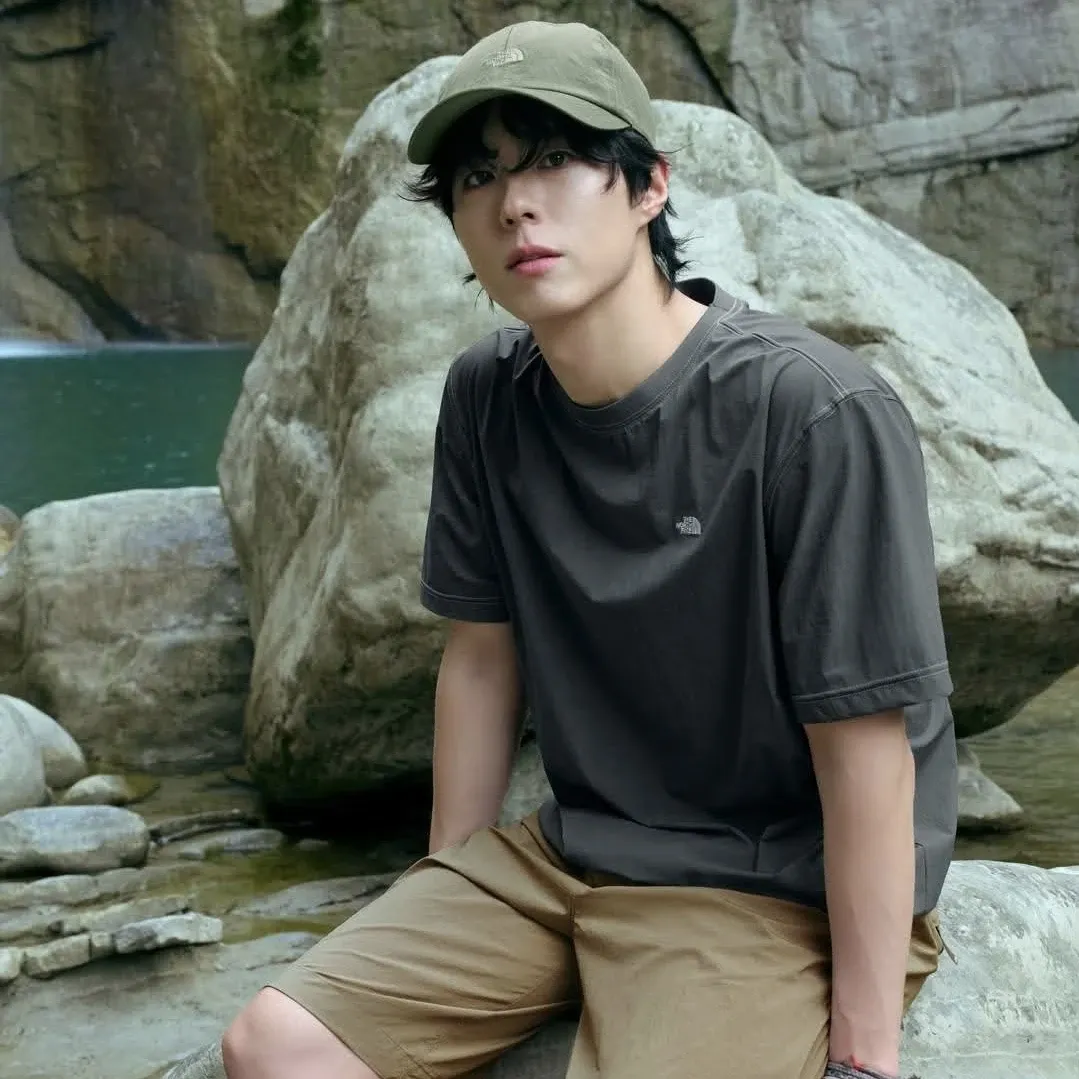A moment captured by a fan of Park Bogum