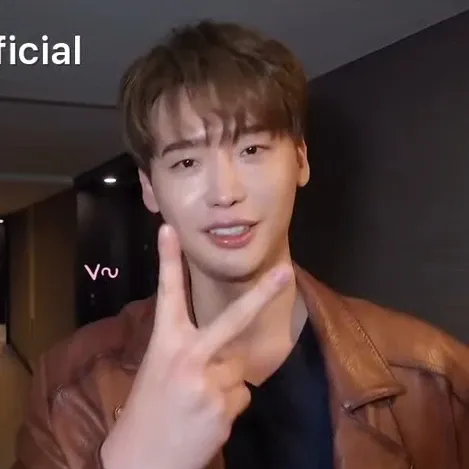 Behind-the-scenes cut of Lee Jongsuk