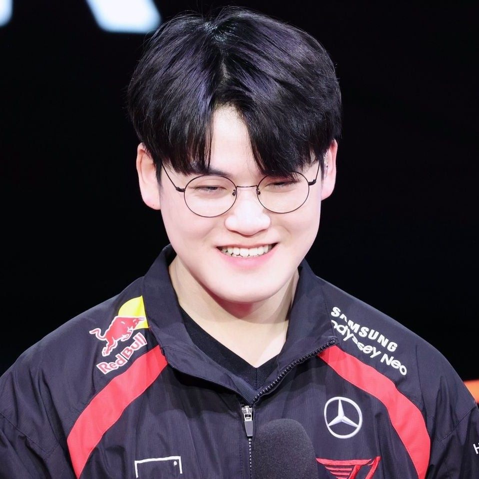 Behind-the-scenes cut of Gumayusi