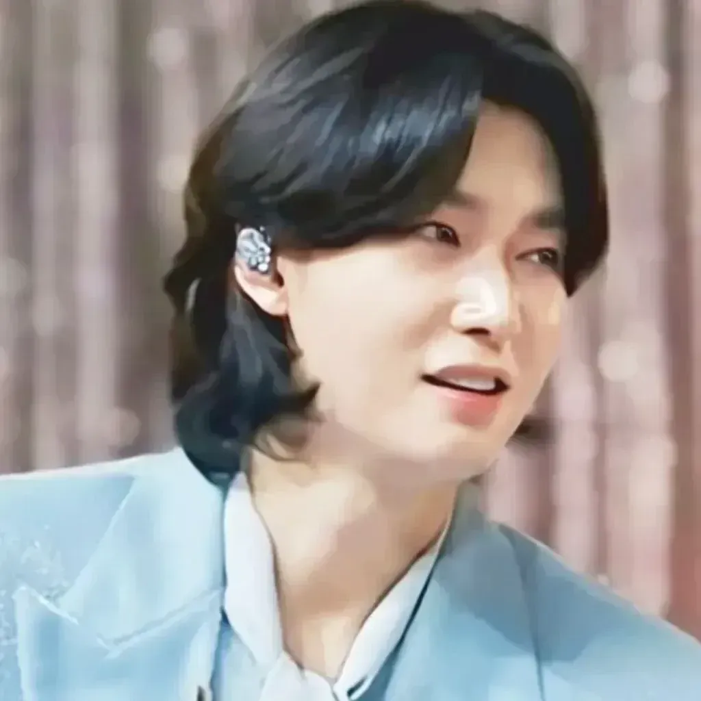Latest photo of Kim Yongbin