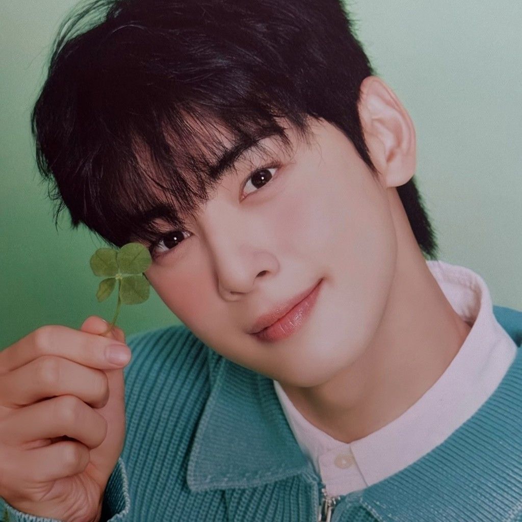 Recent activity shot of Cha Eunwoo