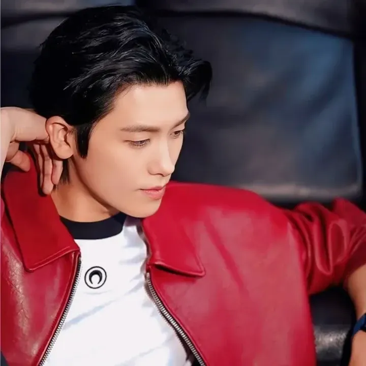 Behind-the-scenes cut of Park Hyungsik