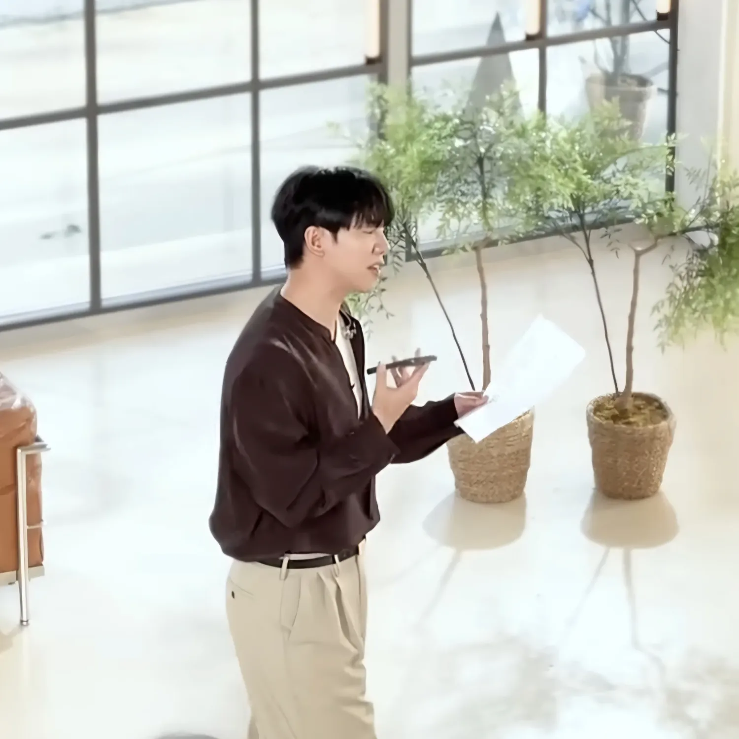 A moment captured by a fan of Lee Seunggi