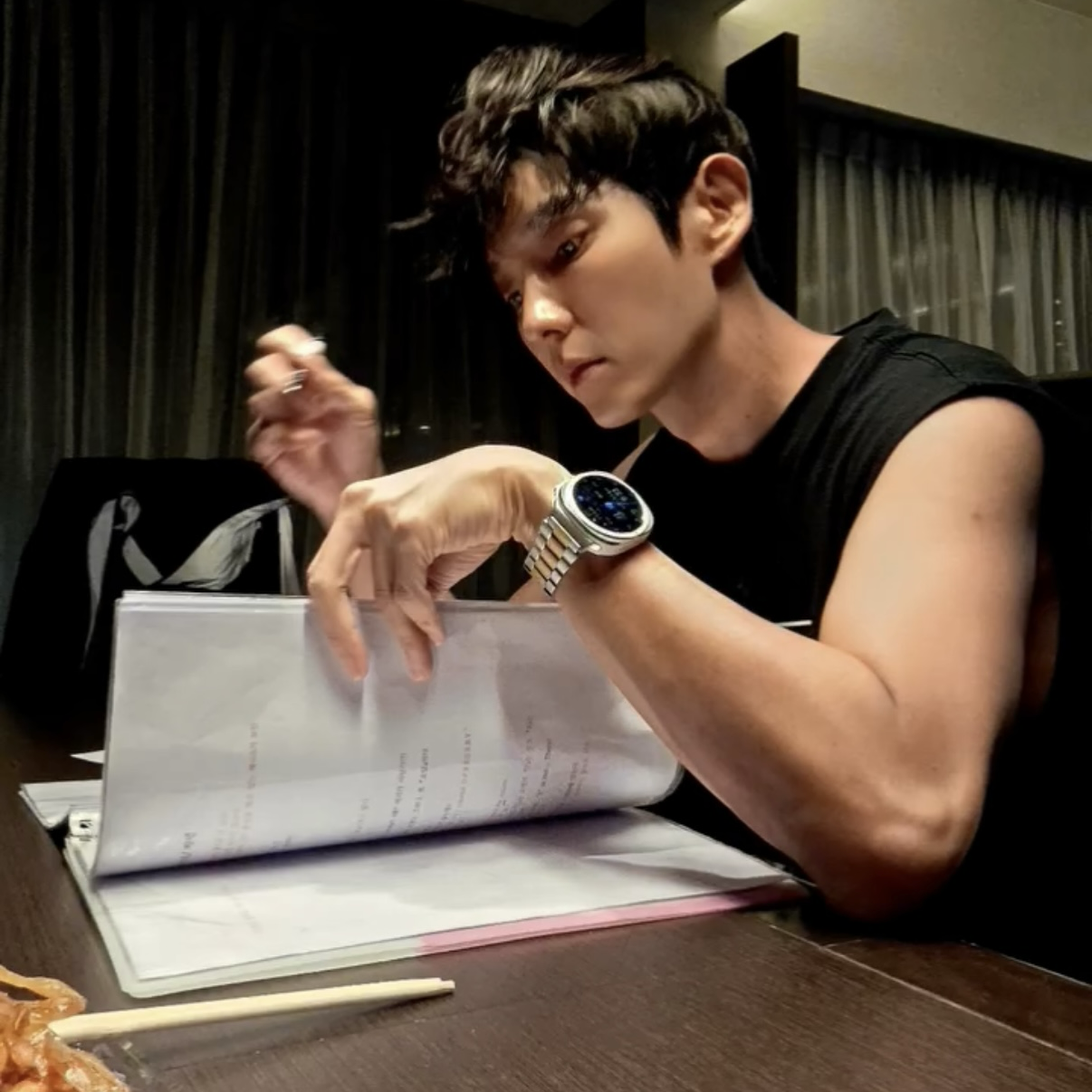 A moment captured by a fan of Lee Joongi