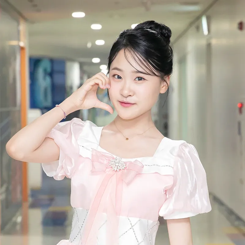 Momen yang diabadikan oleh penggemar Kim Dahyun