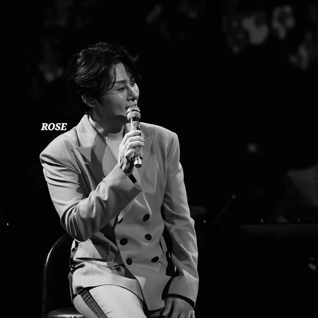 A moment captured by a fan of Kang Moonkyung