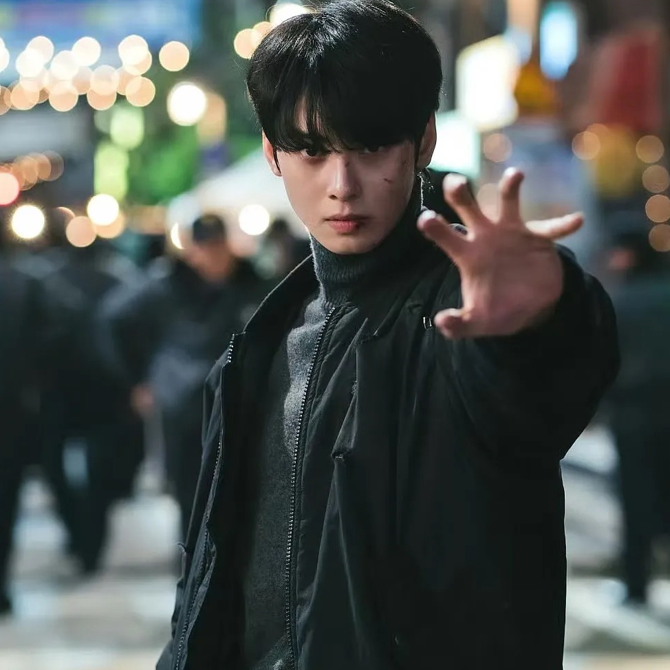 Recent activity shot of Cha Eunwoo